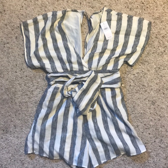 American Eagle Outfitters Dresses & Skirts - American Eagle summer romper